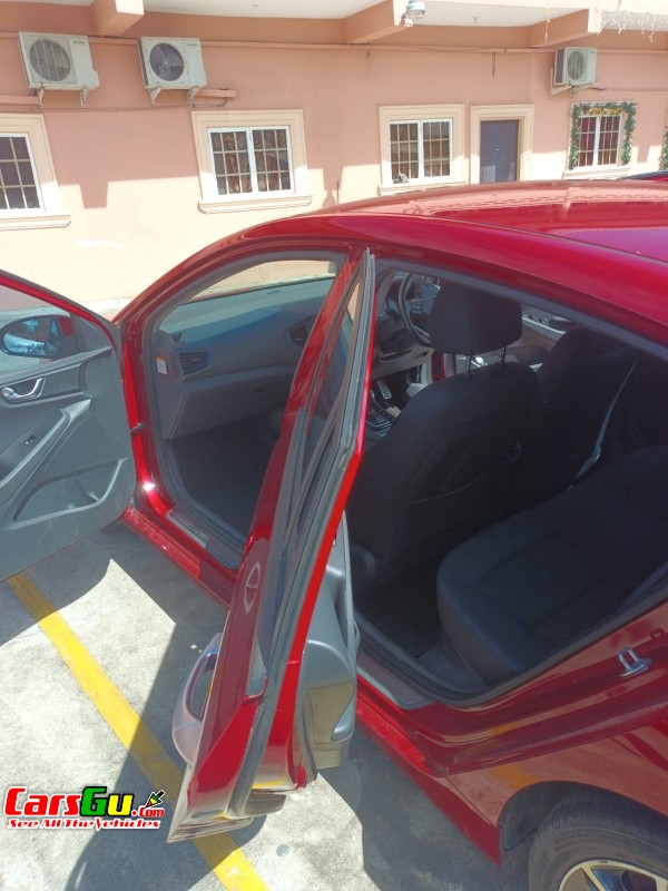 2018 Hyundai Ioniq image14