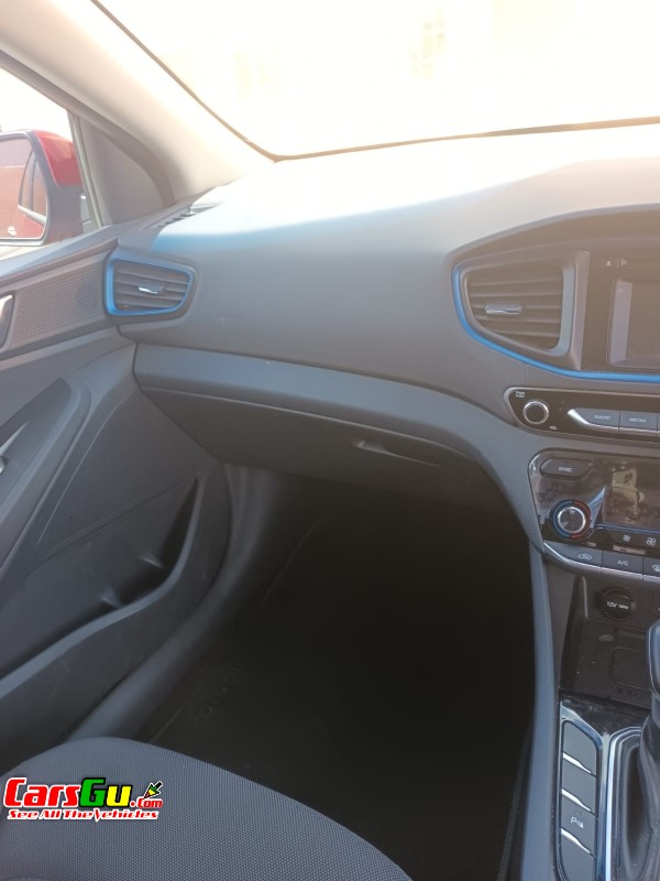 2018 Hyundai Ioniq image16