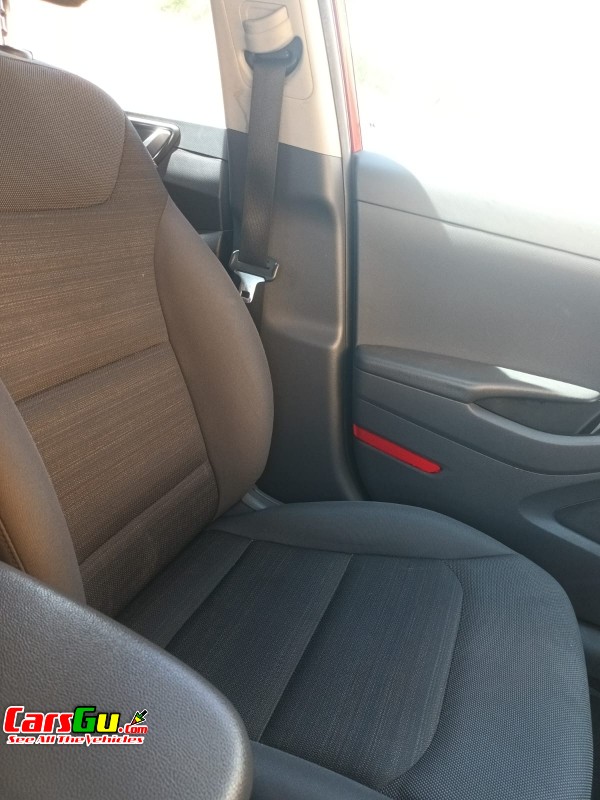 2018 Hyundai Ioniq image17