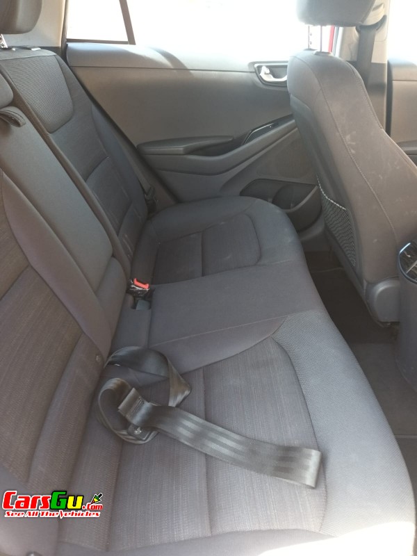 2018 Hyundai Ioniq image19