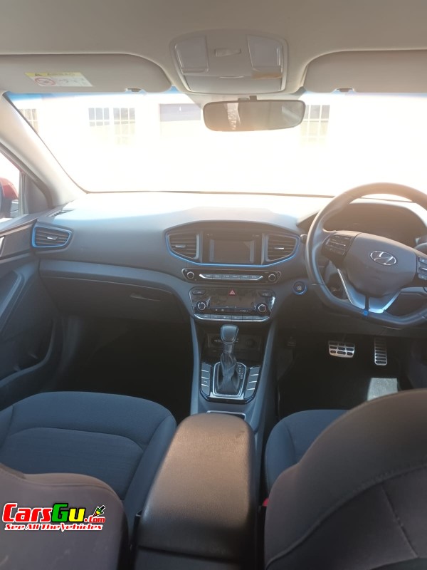 2018 Hyundai Ioniq image22