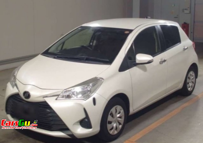 2018 Toyota Vitz image0